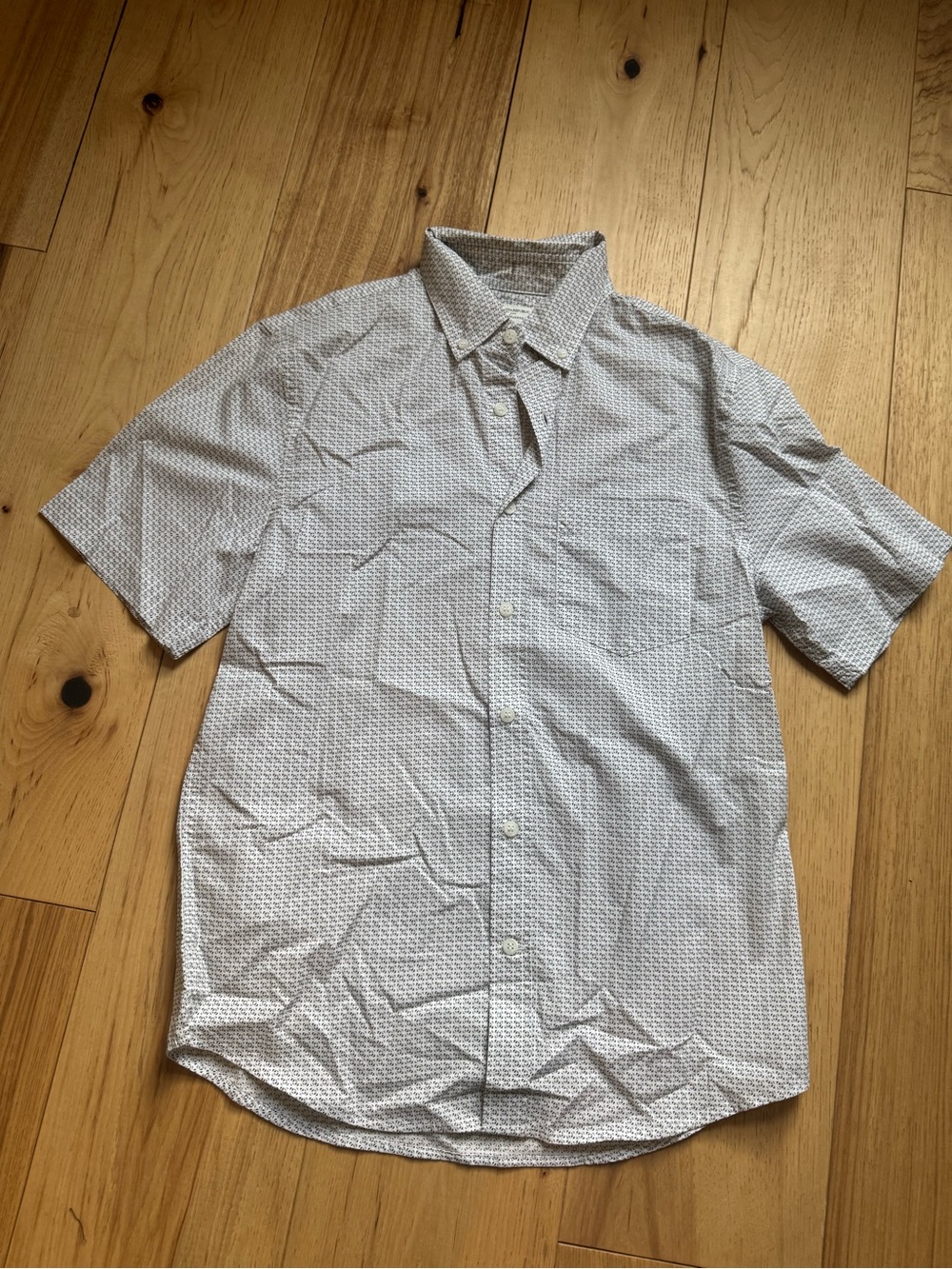 Banana Republic Light Gray Micro-Pattern Short-Sleeve Button-Up Shirt